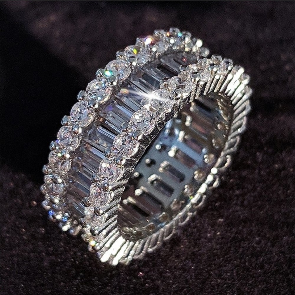 💍925 Sterling Silver Round Diamond Eternity Ring - Picture 2 of 7